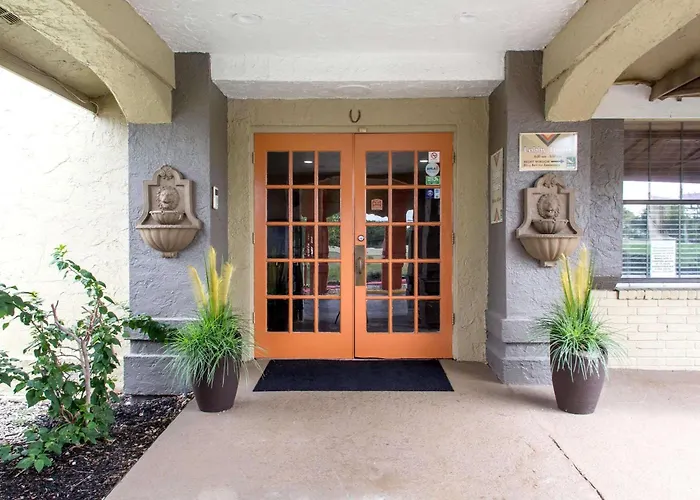 Quality Inn & Suites I-35 Near Frost Bank Center